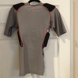 Athletic rib and shoulder padded t-shirt